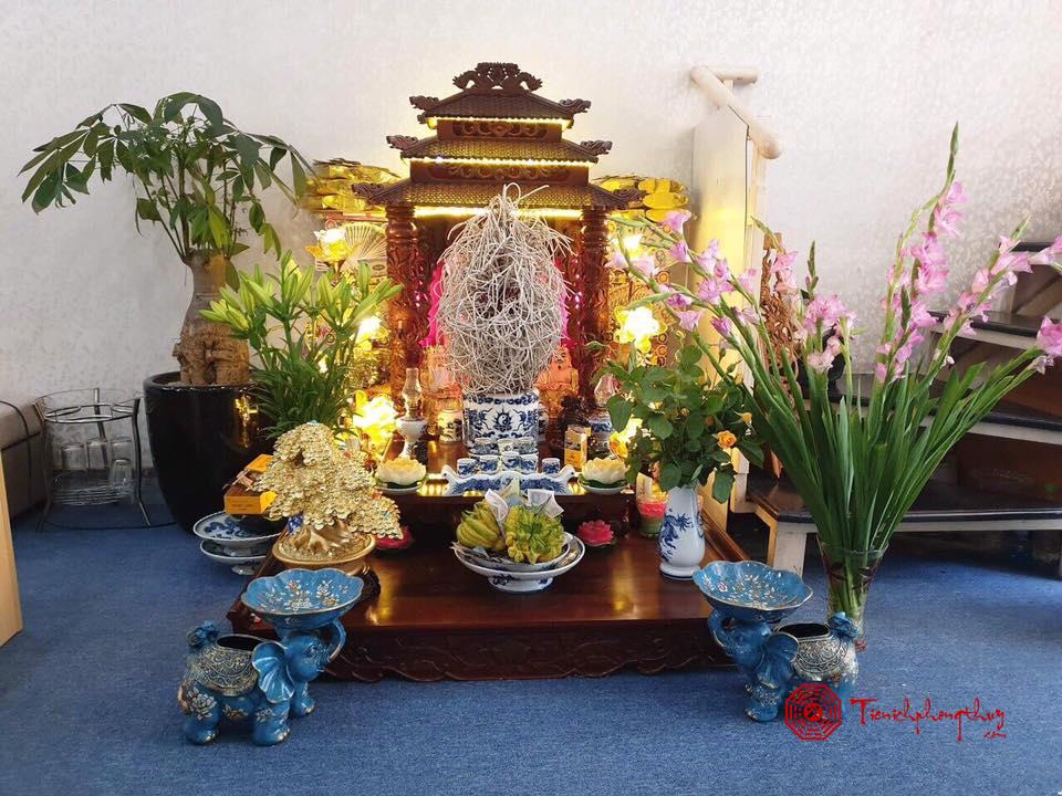 Xem hướng đặt bàn thờ Thần Tài Ông Địa theo tuổi - chọn hướng tốt mang lại tài lộc